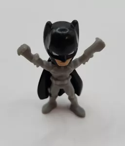 DC Comics Kinder Surprise Toy - 2 Inch Figure Batman - Picture 1 of 3