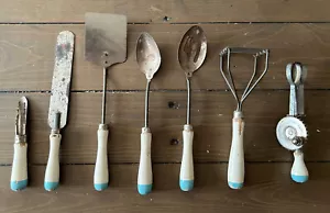Set utensili da cucina vintage A&J piccolo aiutante della mamma 1923 - giocattoli per bambini - Foto 1 di 19