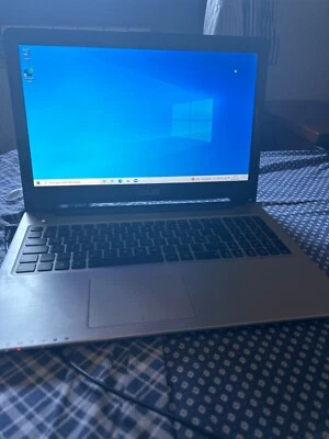 Computer Portatile, funzionante solo tramite caricatore attaccato - Immagine 1 di 2