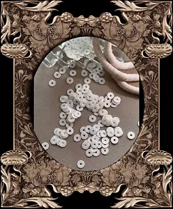 Lotto antico paillettes vecchio pizzo opaco avorio piatto 3 mm raro Francia vittoriano 1910 NOS - Foto 1 di 5
