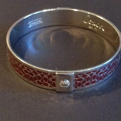 Brazalete Brazalete Signature COACH Tono Morado Oscuro y Plata Foto 1 de 4