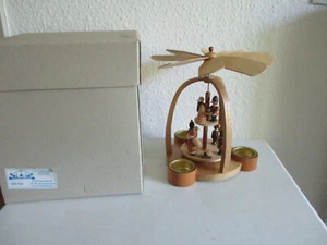 Pyramide Erzgebirge Striezelkinder + Weihnachtmann Teelichtpyramide - Bild 1 von 6