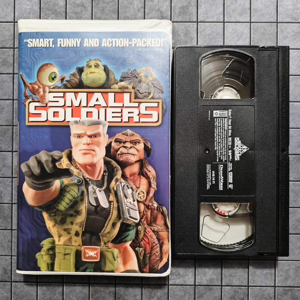 Small Soldiers (1998) - 90's Children's Classic - (VHS) - Clamshell - EXCELLENT - Image 1 of 2