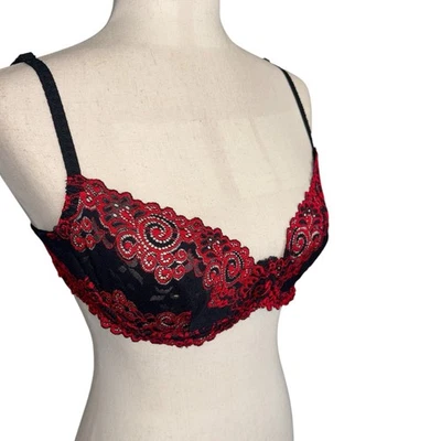 Sujetador de encaje Y2K Fredericks Of Hollywood en negro y rojo talla 38C Foto 1 de 4