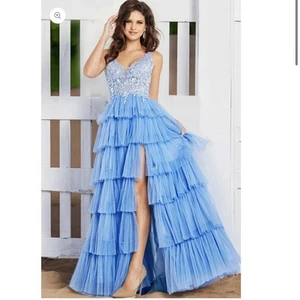 Jovani Ballkleid blau Tüll Rüschen Stufen A-Linie #37632 Damengröße 6 - Bild 1 von 8