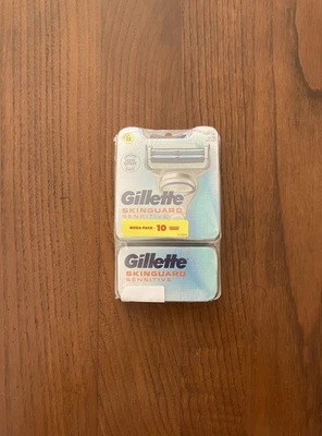 Gillette Skinguard Sensitive 10 blades - Image 1 of 2