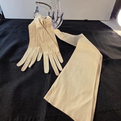 Antique Reynier French Grand Prix Paris 1900 White Kid Leather Opera Gloves 32" - Image 1 of 4