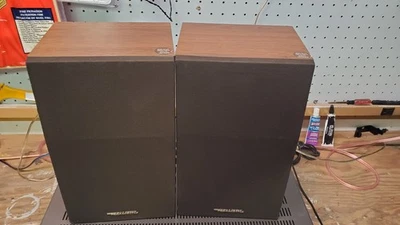 Vintage Realistic Minimus 26 Bookshelf 8 Ohm 40 Watt Stereo Speakers Nice Sound - Image 1 of 4