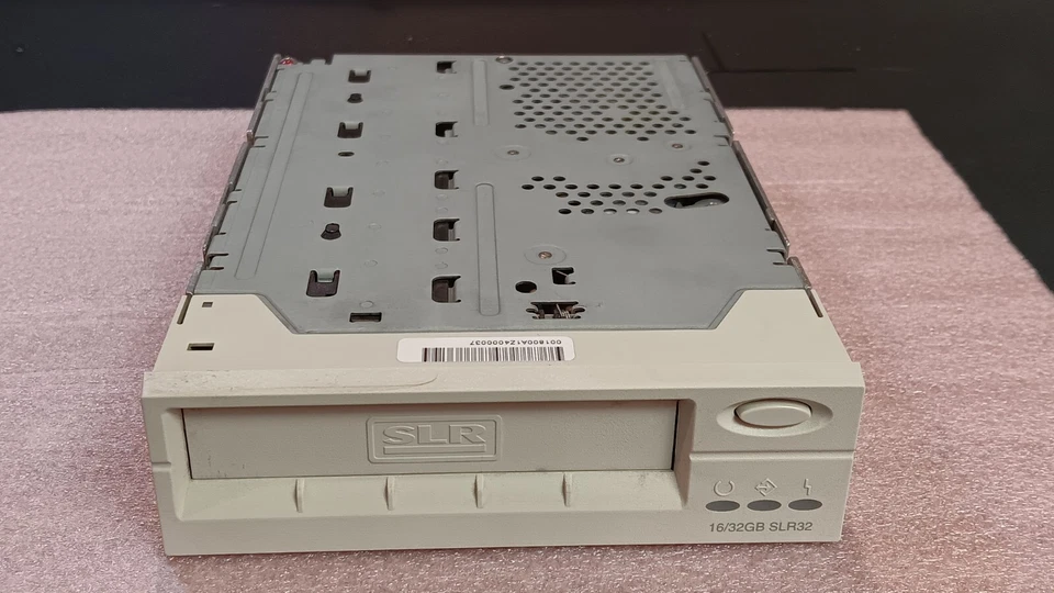 Tandberg SLR32 16-32 GB Tape Drive - Image 1 of 4