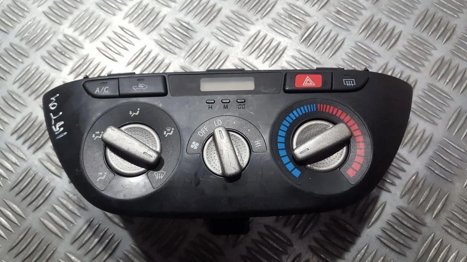 Toyota RAV-4 2003 Climate Control Panel (heater control switches)  #309531-24 - Изображение 1 из 1