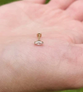 Tendone da sole diamante naturale push-in oro 14 carati 18 g labret orecchio tragus borchia - Foto 1 di 4