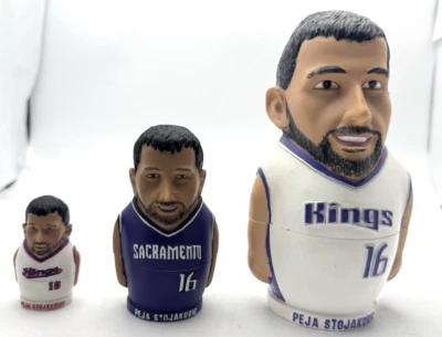 Peja Stojakovic 2004 Sacramento Kings NBA Babushka Cerámica Anidación Muñeca Set Foto 1 de 4
