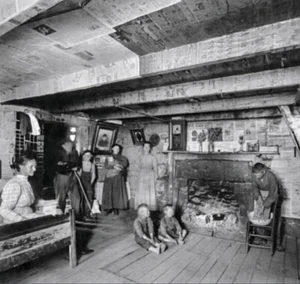 Foto Vintage "Inside the Appalachian Cabin - Clay County, KY (1905-1913)" - Bild 1 von 1