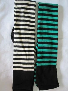 Brandneu - 2 PAAR SCHWARZ FARBIG GESTREIFTE OVERKNEE-SOCKEN - EINHEITSGRÖSSE - KOSTENLOSER VERSAND NACH UK - Bild 1 von 3