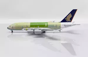 1:400 JC Wings XX4473 Singapore Airlines Airbus House Color A380 F-WWSM+Tractor - Imagen 1 de 7