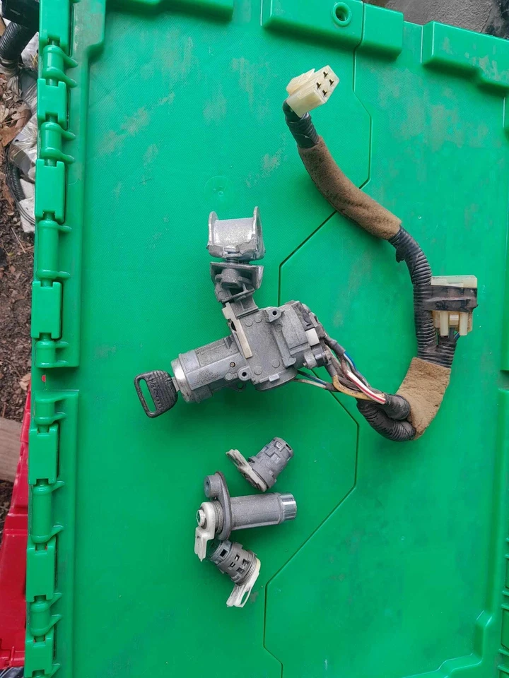 HONDA CRX 1988-1991 JUEGO DE CERRADURAS DE PUERTA DE ENCENDIDO Y CILINDRO DE ESCOTILLA ¡COMBINADO CON LA MISMA LLAVE! Foto 1 de 1