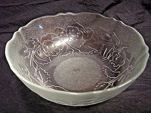Rare & New ARCOROC FRANCE "Verre Trempe" GLASS BOWL - Frosted & Clear Wreath - Picture 1 of 2