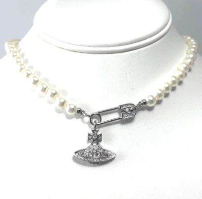 Vivienne Westwood White Pearl Safety Pin Clip Charm Silver Necklace Choker Chain - Image 1 of 3
