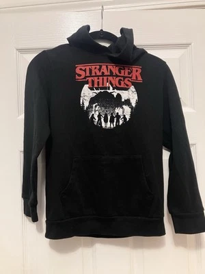 Sudadera con capucha Old Navy Stranger Things negra y roja juvenil (10-12) grande Foto 1 de 3