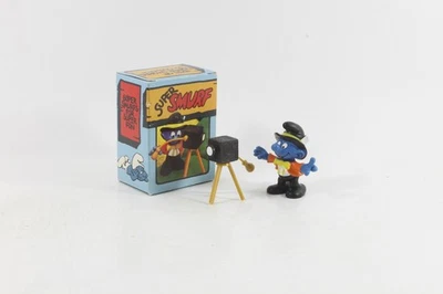 Schlumpf Schlümpfe == 4.0217 == Superschlumpf Fotograf OVP Schleich smurf - Bild 1 von 2