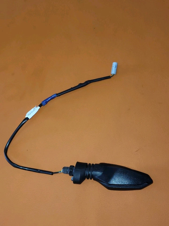 KTM DUKE 125 Blinker vorn rechts ( Ez.11.09.2023 ) 93014026000 - Bild 1 von 1