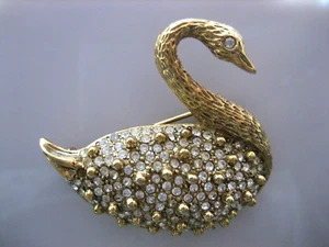 Vintage 1928 brand clear pave rhinestone gold tone swan brooch pin - Picture 1 of 6