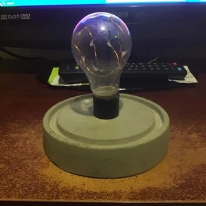 EUREKA MOMENT LIGHT BULB MOMENT BEDSIDE LAMP BIRTHDAY CHRISTMAS - Picture 1 of 2