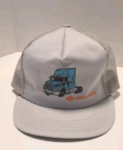 Cappello snapback camionista ricamato semi camion internazionale - Foto 1 di 6