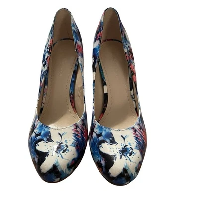 Tacones de salón Marc Fisher azules y rojos con elegante diseño floral talla 9M Foto 1 de 4