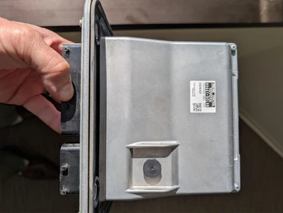 2011 丰田 SEQUOIA:电子控制模块,ECM,5.7L 4X4 89661-0CL90 — 第 1/2 张图片