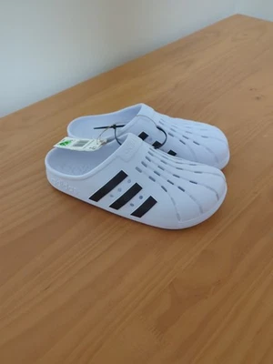 Sandalia Adidas Adilette Zueco Blanco/Negro Slide - Hombre’s 10/Mujer’s 11 FY8970 Foto 1 de 4