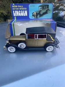 Non-Fall Battery Operated Lincoln - Silver - N. 1883 W - Used With Box - Picture 1 of 10