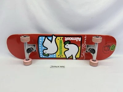Monopatín rojo completo casi Skateistan 31 x 7,5 camiones tensor con ruedas Orb Foto 1 de 4