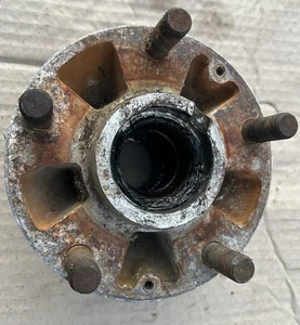 Porsche 928 Front Wheel Hub - Picture 1 of 2