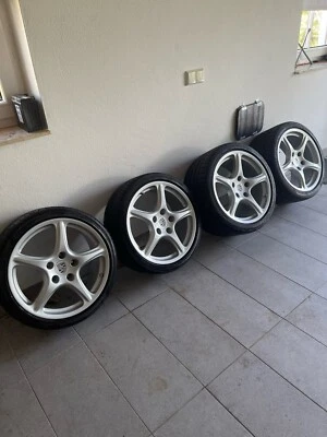 4 x Alu-Felgen mit Reifen Porsche 997 19 Zoll 235 und 295 Reifen - Bild 1 von 4