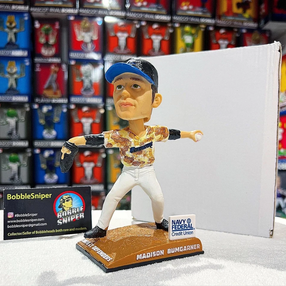 MADISON BUMGARNER CT Defenders SF Giants 2014 World Series "MVP" Bobblehead - Image 1 of 4