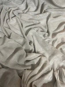 1 mtr silver on silver self print shimmer chiffon dress fabric..58”wide (147cm) - Picture 1 of 4