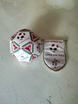 PALLONE ITALIA 90 MONDO MINIBALL e GAGLIARDETTO ITALIA 90 FIFA WORLD CUP - Immagine 1 di 4