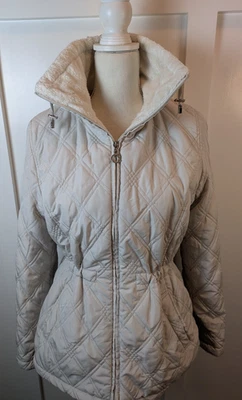 Abrigo chaqueta beige claro acolchado diamante talla pequeña resistente a la intemperie forro de piel sintética Foto 1 de 4