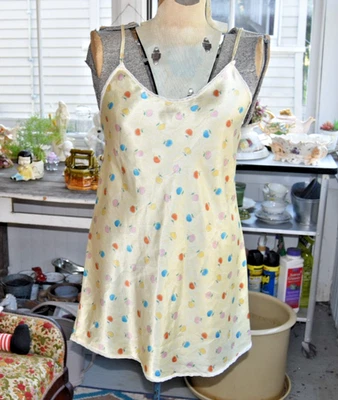 Vestido Vintage Años 90 "Cualquier Cualquiera" Sin Manzanas Color Amarillo Hecho en Brasil Talla Pequeña Foto 1 de 4