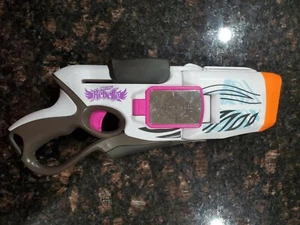 Nerf Rebelle Cornersight 4 Shot Pistol Soft Dart Gun Pink White Purple Corner - Picture 1 of 3