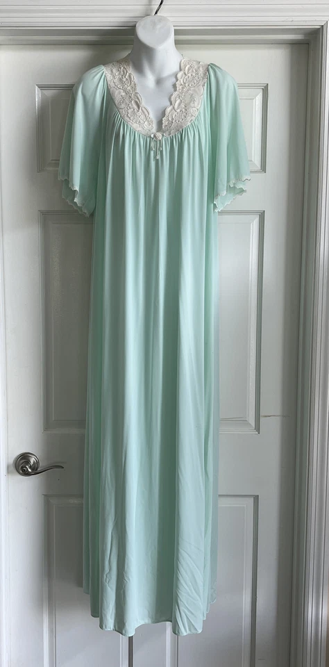 Conjunto de camisón y bata larga Shadow Line verde menta de colección detalles de encaje grande EE. UU. Foto 1 de 4