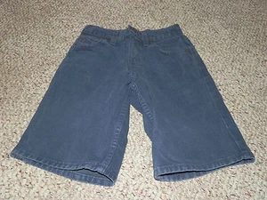 Boys shorts size 8 562 Loose Fit Levi's shorts size 8 Levis shorts size 24  - Picture 1 of 2