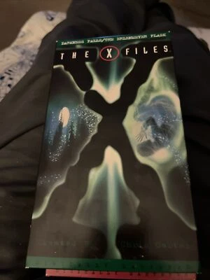 The X-Files - Darkness Falls/The Erlenmeyer Flask (VHS, 1996) Includes 2 Cards - Image 1 of 4
