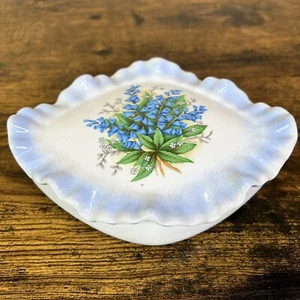 VTG Ceramic Trinket Box With Lid Wavy Scalloped Edge Blue Flowers 1986 Signed - Picture 1 of 19