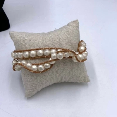 Pulsera o collar envolvente de perlas blancas tejido de cuero Lucky Brand Foto 1 de 4