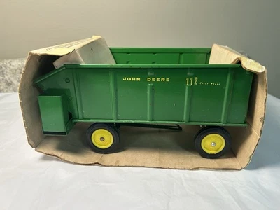 Vagón de forraje vintage Ertl 1/16 John Deere 112 en caja de burbujas  Foto 1 de 4