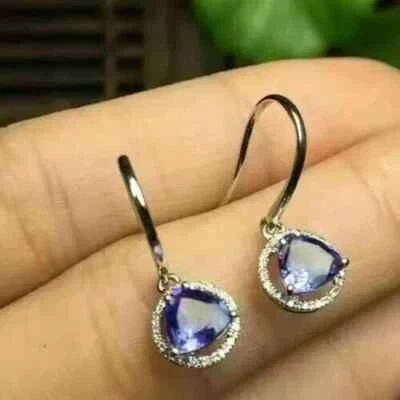 Pendientes colgantes de 3 quilates de corte de billones de tanzanita azul creados en laboratorio en plata 925 Foto 1 de 4