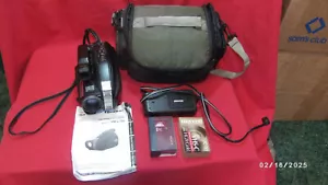 Quasar VM-L152 VHS-C Palmcorder 700x Zoom Bag 1 batteria e caricatore - Foto 1 di 6