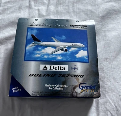 *RARE* Gemini Jets 1:400 Delta Boeing 767-300 N185DN - Image 1 of 4